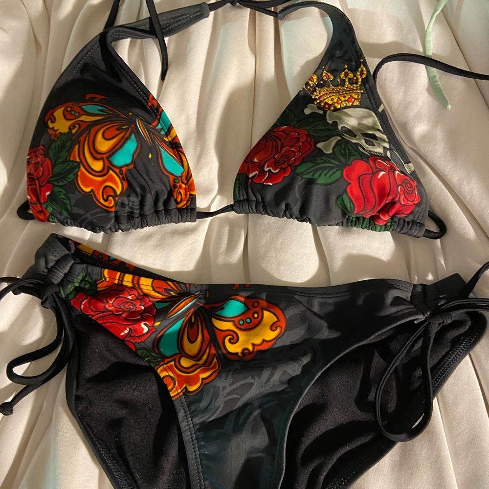 Women’s bathing suit